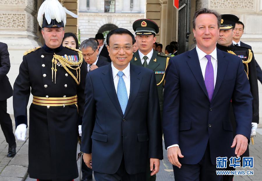 6月17日，中國國務(wù)院總理李克強在倫敦唐寧街10號首相府同英國首相卡梅倫舉行中英總理年度會晤。新華社記者 龐興雷 攝