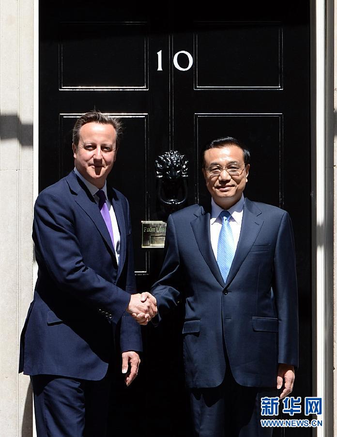 6月17日，國務(wù)院總理李克強在倫敦唐寧街10號首相府同英國首相卡梅倫舉行中英總理年度會晤。新華社記者 李濤 攝