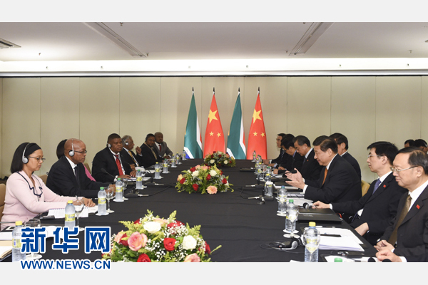 7月14日，國(guó)家主席習(xí)近平在巴西福塔萊薩會(huì)見(jiàn)南非總統(tǒng)祖馬。新華社記者 李學(xué)仁 攝