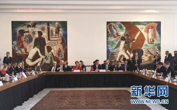 當(dāng)?shù)貢r(shí)間7月17日，國(guó)家主席習(xí)近平出席在巴西利亞舉行的中國(guó)－拉美和加勒比國(guó)家領(lǐng)導(dǎo)人會(huì)晤。 新華社記者 李學(xué)仁 攝