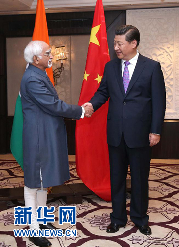 9月18日，國(guó)家主席習(xí)近平在新德里會(huì)見(jiàn)印度副總統(tǒng)兼聯(lián)邦院議長(zhǎng)安薩里。 新華社記者 龐興雷 攝