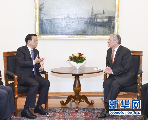 10月10日，國(guó)務(wù)院總理李克強(qiáng)在柏林會(huì)見(jiàn)德國(guó)總統(tǒng)高克。 新華社記者李學(xué)仁 攝