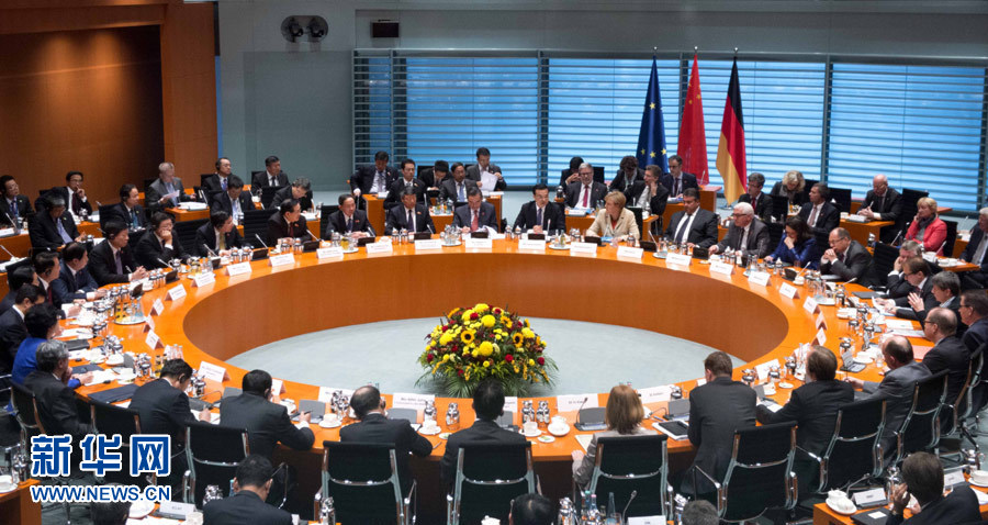 10月10日，中國(guó)國(guó)務(wù)院總理李克強(qiáng)在柏林與德國(guó)總理默克爾共同主持第三輪中德政府磋商。 新華社記者 李學(xué)仁 攝 