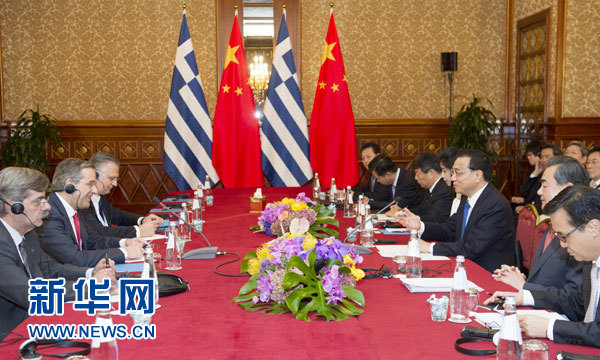10月16日，中國國務(wù)院總理李克強(qiáng)在意大利米蘭會(huì)見希臘總理薩馬拉斯。 新華社記者 謝環(huán)馳 攝