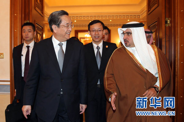 11月6日，正在巴林進(jìn)行正式友好訪問的全國政協(xié)主席俞正聲在麥納麥會(huì)見巴林王儲(chǔ)薩勒曼。 新華社記者劉衛(wèi)兵攝