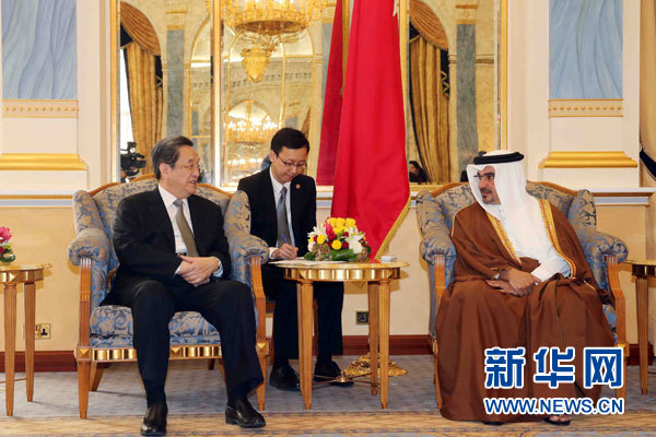 11月6日，正在巴林進(jìn)行正式友好訪問的全國政協(xié)主席俞正聲在麥納麥會(huì)見巴林王儲(chǔ)薩勒曼。 新華社記者劉衛(wèi)兵攝