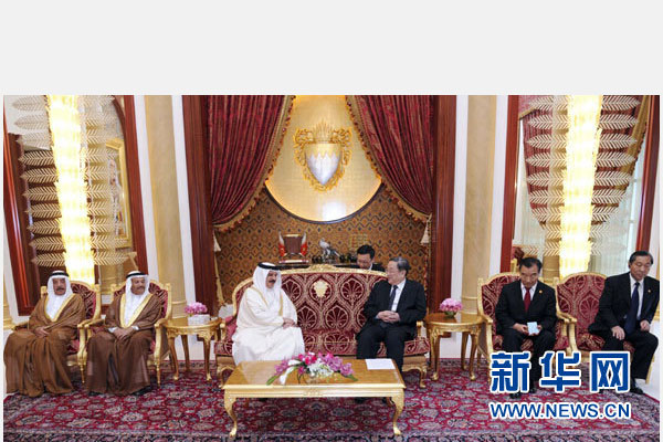 11月6日，正在巴林進(jìn)行正式友好訪問的全國政協(xié)主席俞正聲在麥納麥會(huì)見巴林國王哈馬德。 新華社記者 張鐸 攝