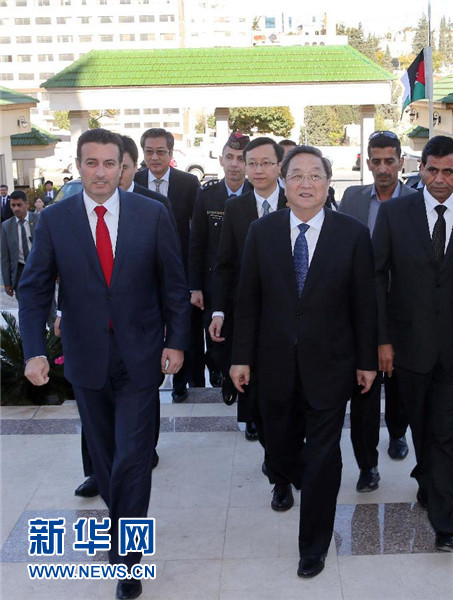 11月9日，正在約旦進行正式友好訪問的全國政協(xié)主席俞正聲在安曼會見約旦眾議院代議長薩法迪。 新華社記者 劉衛(wèi)兵 攝 