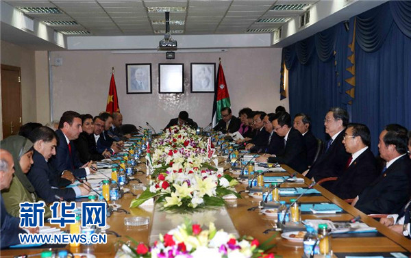  11月9日，正在約旦進行正式友好訪問的全國政協(xié)主席俞正聲在安曼會見約旦眾議院代議長薩法迪。 新華社記者 劉衛(wèi)兵 攝 