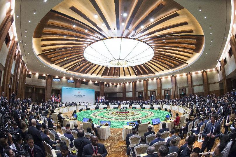  11月13日，中國(guó)國(guó)務(wù)院總理李克強(qiáng)在緬甸內(nèi)比都出席第九屆東亞峰會(huì)。 新華社記者 王曄 攝