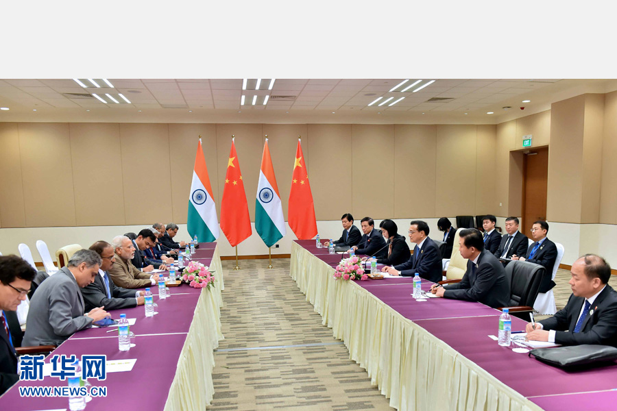 11月13日，中國(guó)國(guó)務(wù)院總理李克強(qiáng)在緬甸內(nèi)比都會(huì)見(jiàn)印度總理莫迪。 新華社記者 李濤 攝