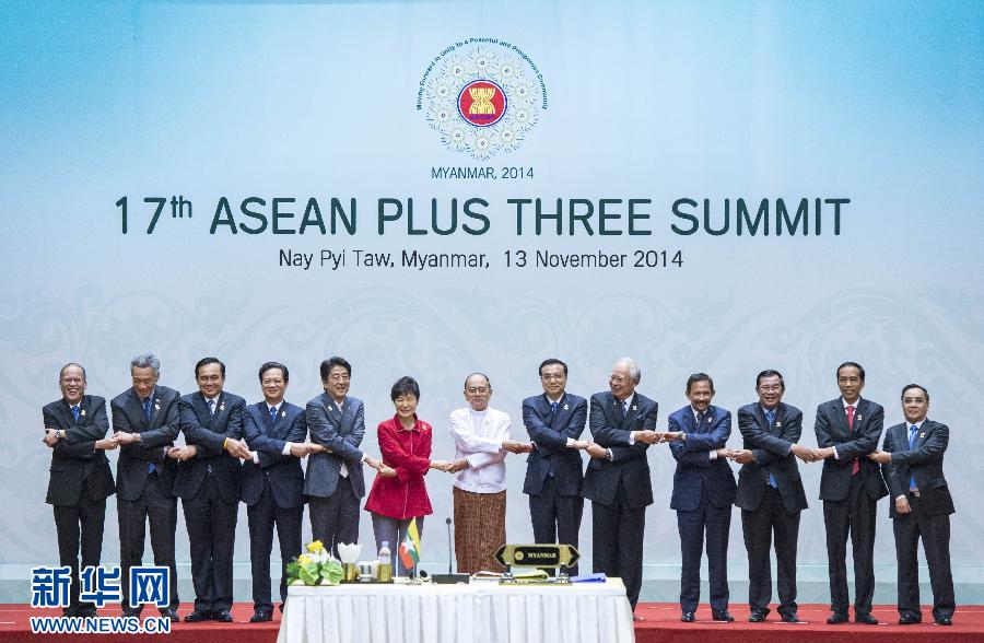 11月13日，中國(guó)國(guó)務(wù)院總理李克強(qiáng)在緬甸首都內(nèi)比都出席第17次東盟與中日韓（10+3）領(lǐng)導(dǎo)人會(huì)議。 新華社記者 王曄 攝