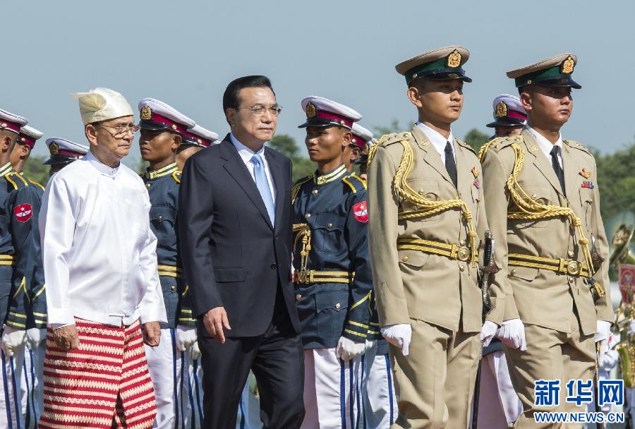 11月14日，國務(wù)院總理李克強在內(nèi)比都同緬甸總統(tǒng)吳登盛舉行會談。這是會談前，吳登盛在緬甸總統(tǒng)府前廣場為李克強舉行隆重的歡迎儀式。新華社記者 王曄 攝