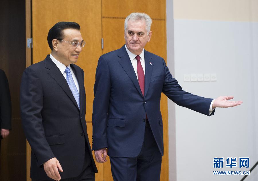 12月18日，國(guó)務(wù)院總理李克強(qiáng)在貝爾格萊德會(huì)見塞爾維亞總統(tǒng)尼科利奇。 新華社記者 黃敬文 攝 