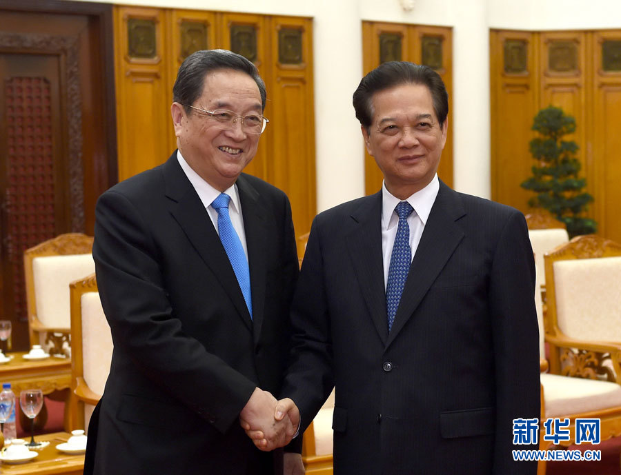 12月25日至27日，中共中央政治局常委、全國政協(xié)主席俞正聲對越南進行正式訪問。這是12月26日，俞正聲在河內(nèi)會見越南政府總理阮晉勇。 新華社記者馬占成攝