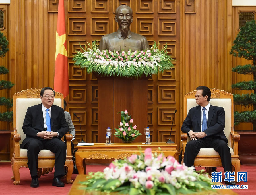 12月25日至27日，中共中央政治局常委、全國政協(xié)主席俞正聲對越南進行正式訪問。這是12月26日，俞正聲在河內(nèi)會見越南政府總理阮晉勇。 新華社記者劉建生攝