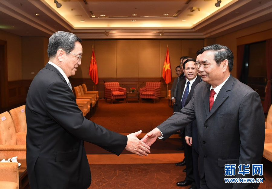 12月25日至27日，中共中央政治局常委、全國政協(xié)主席俞正聲對越南進行正式訪問。這是12月25日，俞正聲在河內(nèi)會見越共中央書記處常務(wù)書記黎鴻英。 新華社記者劉建生攝