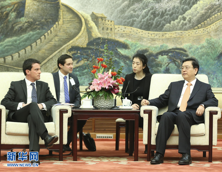 1月30日，中國(guó)全國(guó)人大常委會(huì)委員長(zhǎng)張德江在北京人民大會(huì)堂會(huì)見(jiàn)法國(guó)總理瓦爾斯。 新華社記者丁林 攝 