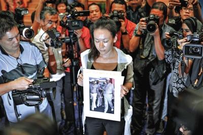 1月29日，在得知即將召開有關(guān)MH370的發(fā)布會后，一些乘客家屬成員到場。