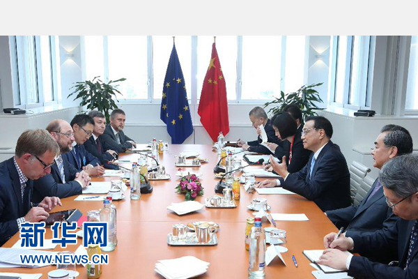 當(dāng)?shù)貢r(shí)間6月29日上午，國(guó)務(wù)院總理李克強(qiáng)在布魯塞爾會(huì)見(jiàn)歐洲議會(huì)議長(zhǎng)舒爾茨。 新華社記者 龐興雷 攝