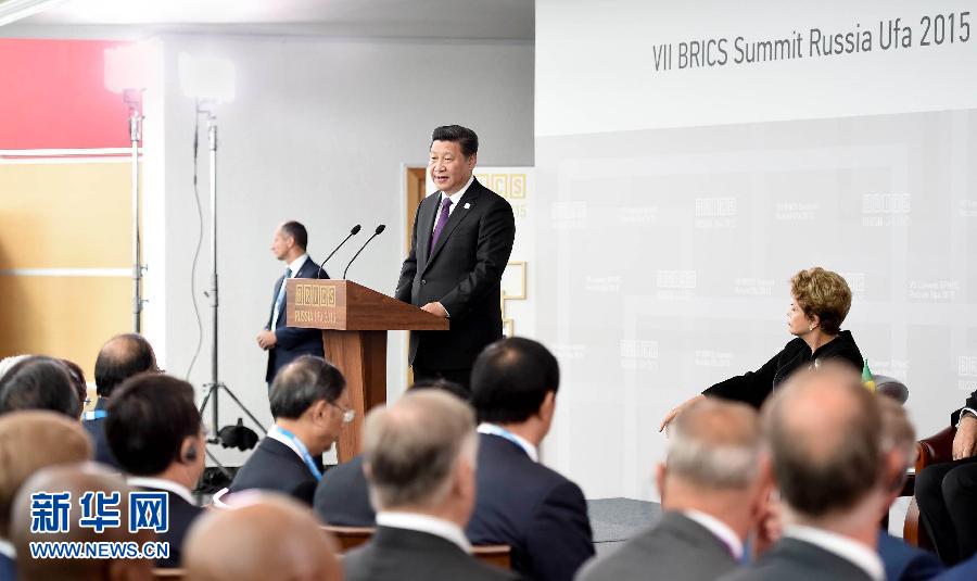 7月9日，金磚國(guó)家領(lǐng)導(dǎo)人同金磚國(guó)家工商理事會(huì)代表對(duì)話會(huì)在俄羅斯烏法舉行。中國(guó)國(guó)家主席習(xí)近平、俄羅斯總統(tǒng)普京、巴西總統(tǒng)羅塞夫、印度總理莫迪、南非總統(tǒng)祖馬等共同出席。新華社記者 張鐸 攝 