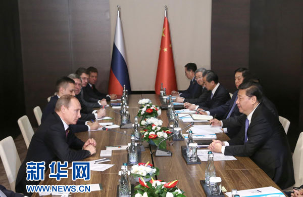 11月15日，國家主席習(xí)近平在土耳其安塔利亞會見俄羅斯總統(tǒng)普京。 新華社記者馬占成攝