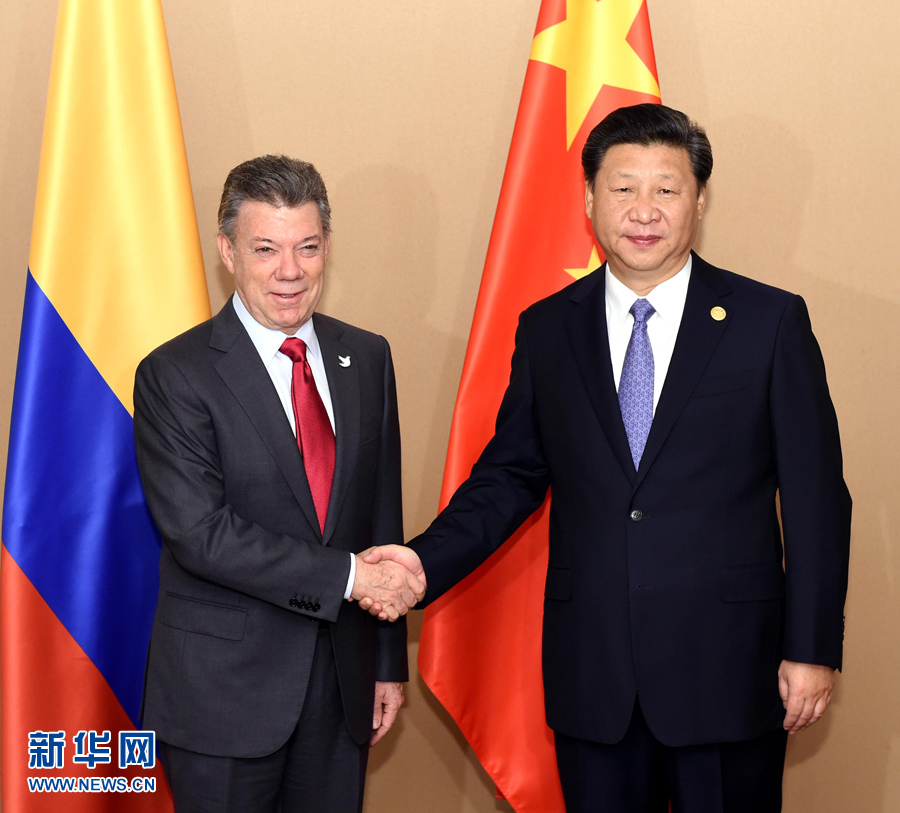 11月18日，國(guó)家主席習(xí)近平在菲律賓馬尼拉會(huì)見(jiàn)哥倫比亞總統(tǒng)桑托斯。 新華社記者 饒愛(ài)民 攝