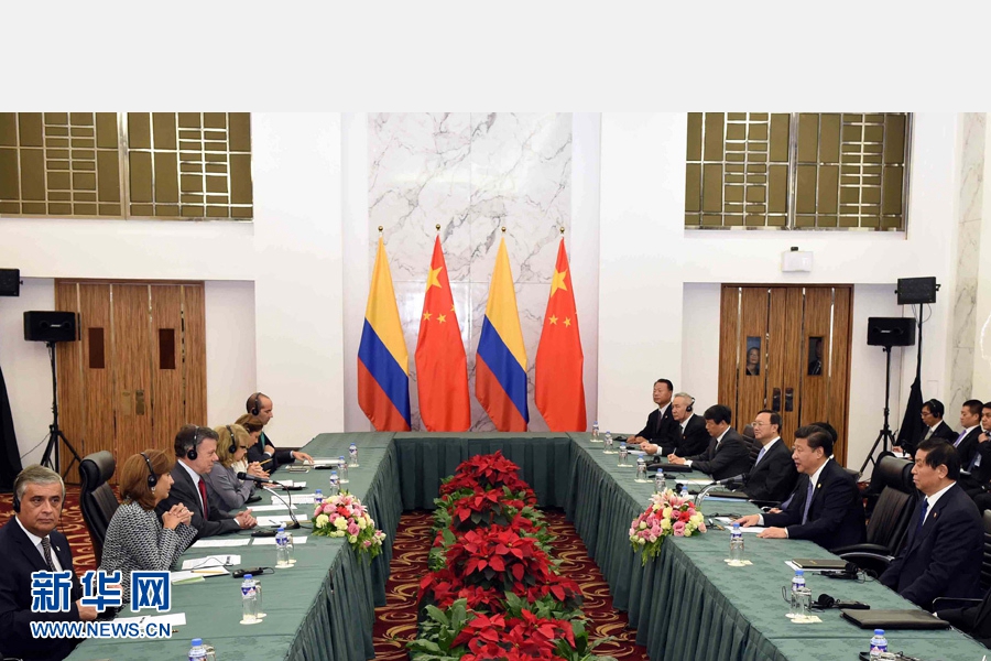 11月18日，國(guó)家主席習(xí)近平在菲律賓馬尼拉會(huì)見(jiàn)哥倫比亞總統(tǒng)桑托斯。 新華社記者 饒愛(ài)民 攝