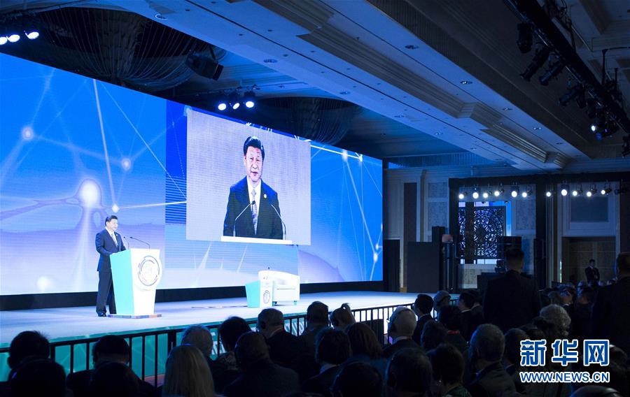 11月18日，國家主席習(xí)近平在菲律賓馬尼拉出席亞太經(jīng)合組織（APEC）工商領(lǐng)導(dǎo)人峰會(huì)并發(fā)表主旨演講。 新華社記者 王曄 攝 