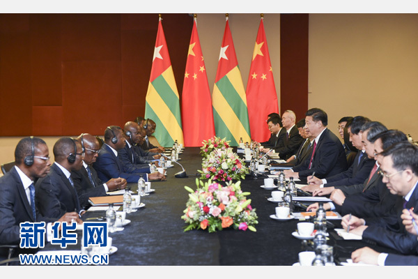 12月3日，國家主席習(xí)近平在約翰內(nèi)斯堡會(huì)見多哥總統(tǒng)福雷。新華社記者 謝環(huán)馳 攝 