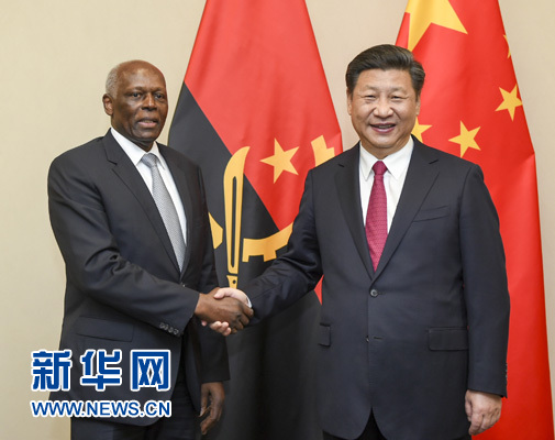 12月3日，國家主席習近平在約翰內(nèi)斯堡會見安哥拉總統(tǒng)多斯桑托斯。 新華社記者 謝環(huán)馳 攝