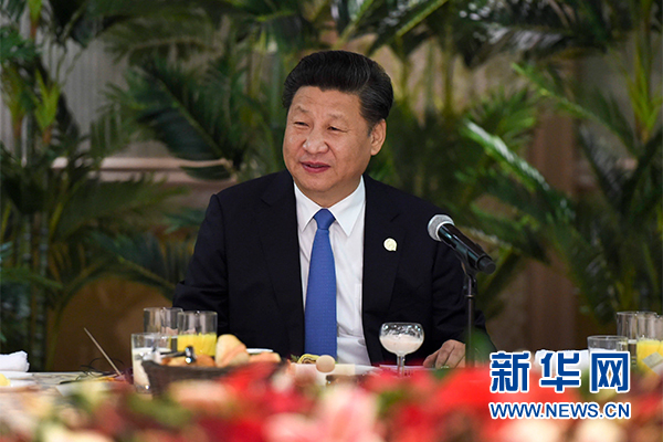 12月4日，國家主席習(xí)近平在約翰內(nèi)斯堡集體會(huì)見13位非洲國家領(lǐng)導(dǎo)人。 新華社記者 謝環(huán)馳 攝