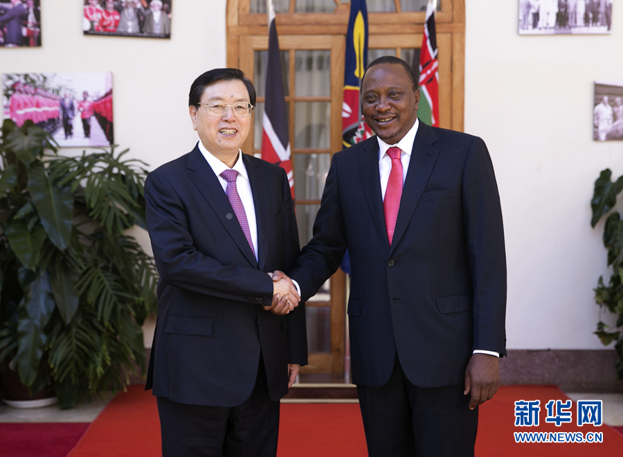 3月23日至26日，全國(guó)人大常委會(huì)委員長(zhǎng)張德江對(duì)肯尼亞進(jìn)行正式友好訪問(wèn)。這是3月24日，張德江在肯尼亞首都內(nèi)羅畢會(huì)見(jiàn)肯尼亞總統(tǒng)肯雅塔。 新華社記者馬占成攝