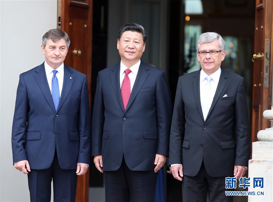 6月20日，國家主席習近平在華沙瓦津基公園水上宮殿會見波蘭參議長卡切夫斯基（右）和眾議長庫赫欽斯基。 新華社記者 姚大偉 攝  