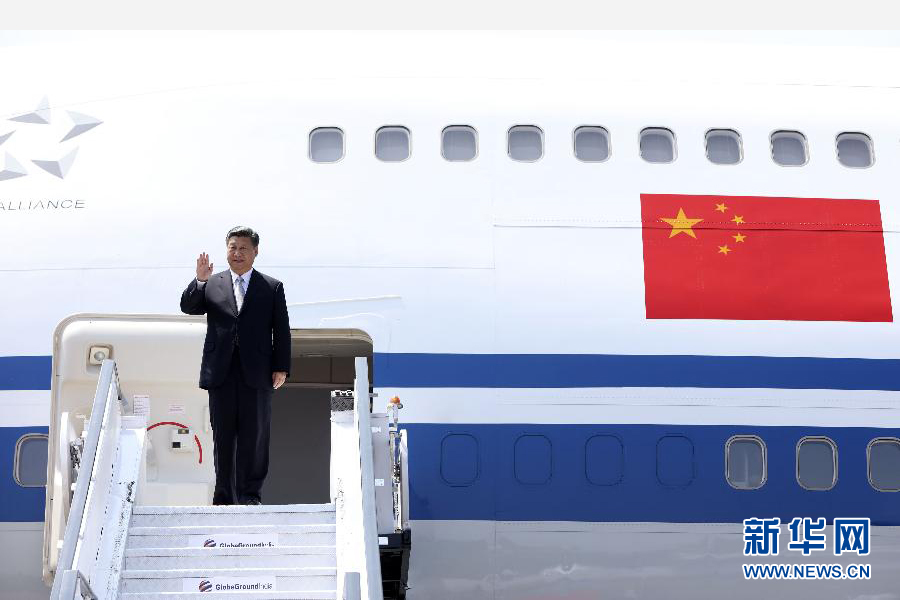 10月15日，國家主席習近平抵達印度果阿，應(yīng)印度總理莫迪邀請，出席金磚國家領(lǐng)導人第八次會晤。 新華社記者蘭紅光攝 