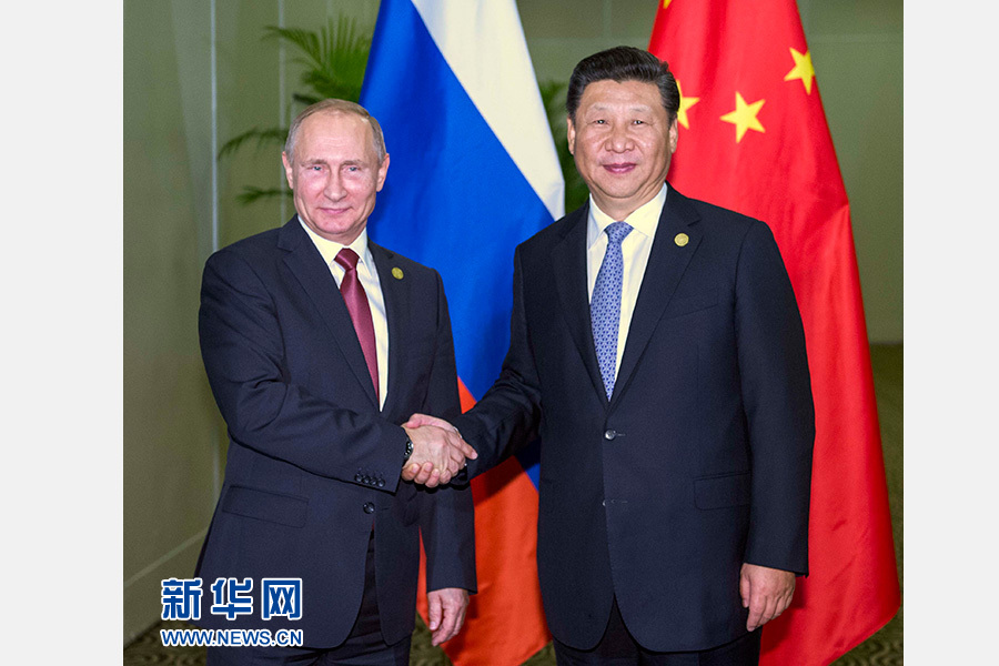 11月19日，國家主席習(xí)近平在利馬會(huì)見俄羅斯總統(tǒng)普京。 新華社記者李濤 攝