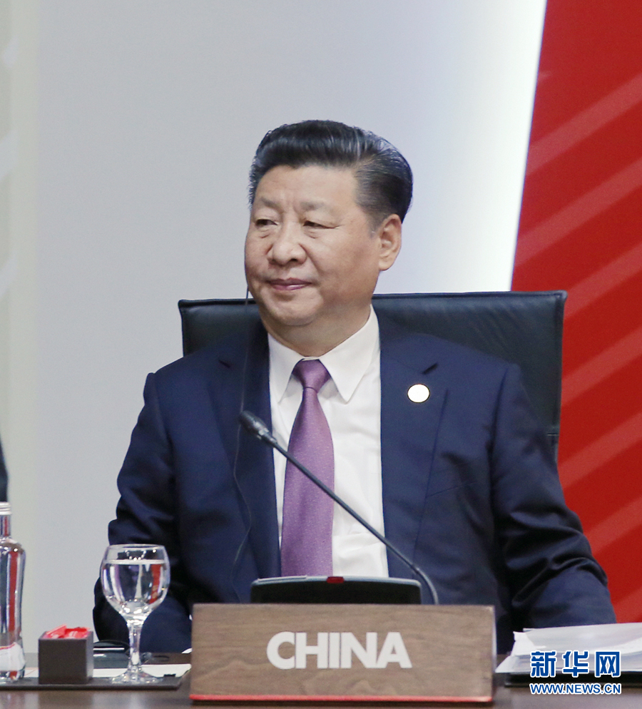 11月20日，亞太經(jīng)合組織第二十四次領(lǐng)導(dǎo)人非正式會(huì)議在秘魯利馬舉行。國家主席習(xí)近平出席并發(fā)表題為《面向未來開拓進(jìn)取促進(jìn)亞太發(fā)展繁榮》的重要講話。 新華社記者 鞠鵬 攝