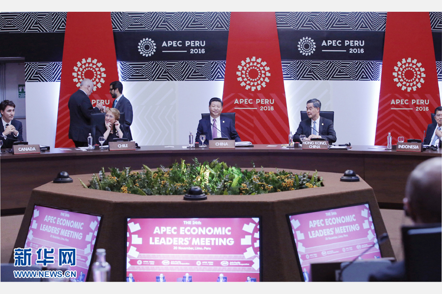 11月20日，亞太經(jīng)合組織第二十四次領(lǐng)導(dǎo)人非正式會(huì)議在秘魯利馬舉行。國家主席習(xí)近平出席并發(fā)表題為《面向未來開拓進(jìn)取促進(jìn)亞太發(fā)展繁榮》的重要講話。 新華社記者 鞠鵬 攝