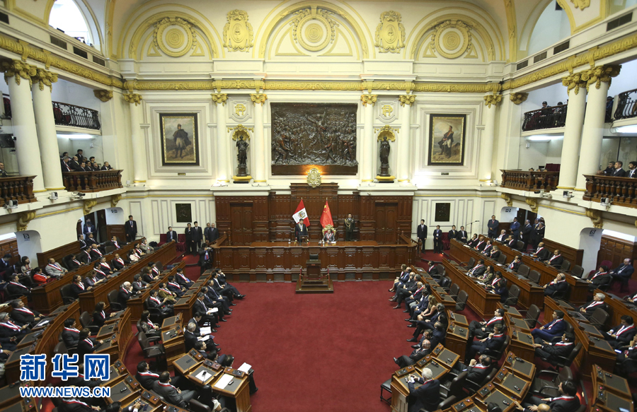 11月21日，國(guó)家主席習(xí)近平在秘魯國(guó)會(huì)發(fā)表題為《同舟共濟(jì)、揚(yáng)帆遠(yuǎn)航，共創(chuàng)中拉關(guān)系美好未來》的重要演講。 新華社記者 龐興雷 攝