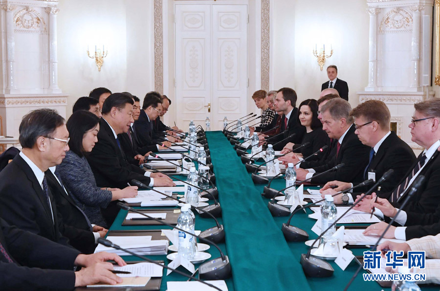 4月5日，國(guó)家主席習(xí)近平在赫爾辛基同芬蘭總統(tǒng)尼尼斯托舉行會(huì)談。 新華社記者 饒愛(ài)民 攝