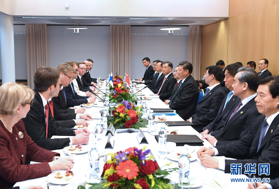 4月5日，國家主席習近平在赫爾辛基會見芬蘭總理西比萊。 新華社記者饒愛民 攝 