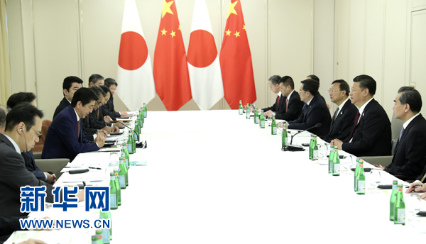 7月8日，國(guó)家主席習(xí)近平應(yīng)約在漢堡會(huì)見日本首相安倍晉三。新華社記者 馬占成 攝