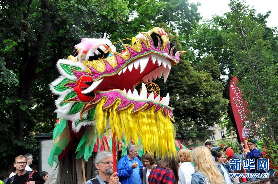 （XHDW）（2）中國龍亮相波蘭&ldquo;游龍節(jié)&rdquo;