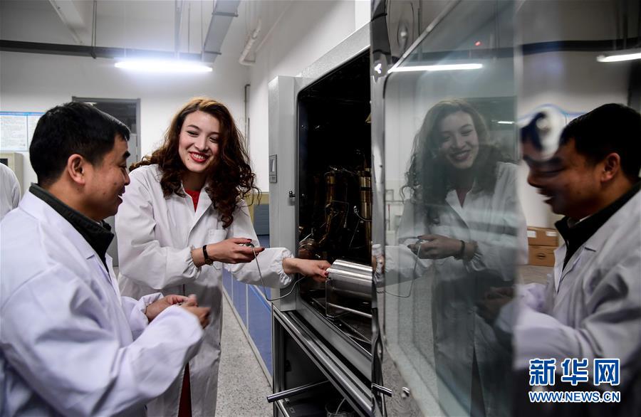 （新華全媒頭條&middot;上合青島峰會(huì)&middot;圖文互動(dòng)）（12）遠(yuǎn)航，揚(yáng)起&ldquo;上海精神&rdquo;的時(shí)代風(fēng)帆&mdash;&mdash;寫在上海合作組織成員國(guó)元首理事會(huì)第十八次會(huì)議即將召開之際