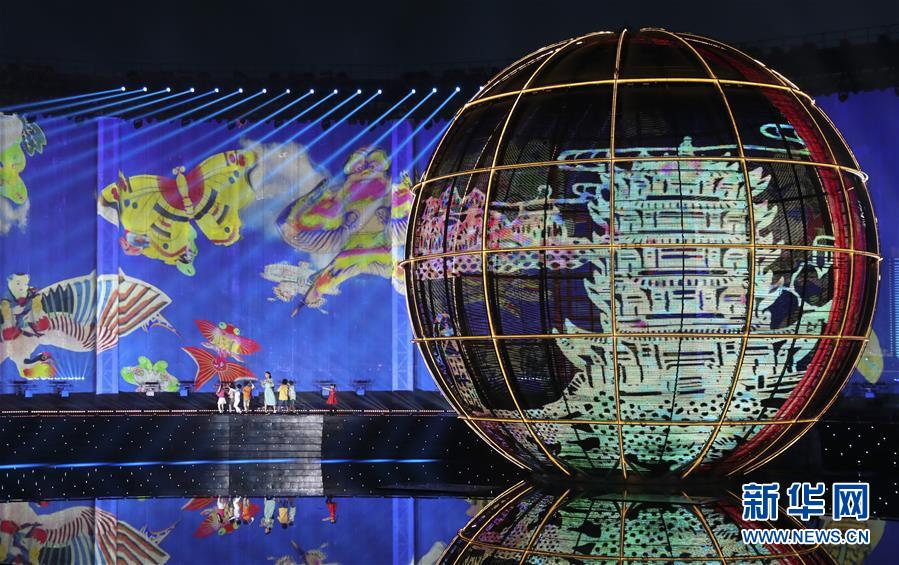 （新華全媒頭條&middot;上合青島峰會&middot;圖文互動）（3）攜手前進，開啟上合發(fā)展新征程 &mdash;&mdash;習(xí)近平主席主持上合組織青島峰會 并舉行系列活動紀(jì)實