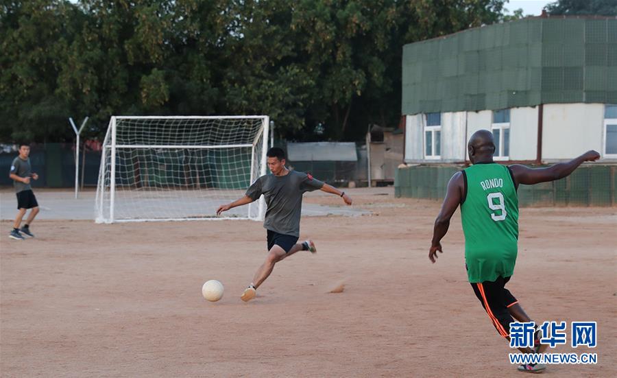 （國(guó)際&middot;圖文互動(dòng)）（4）拳拳赤子心　悠悠藍(lán)盔情&mdash;&mdash;記中國(guó)赴蘇丹達(dá)爾富爾維和部隊(duì)度中秋和國(guó)慶佳節(jié)