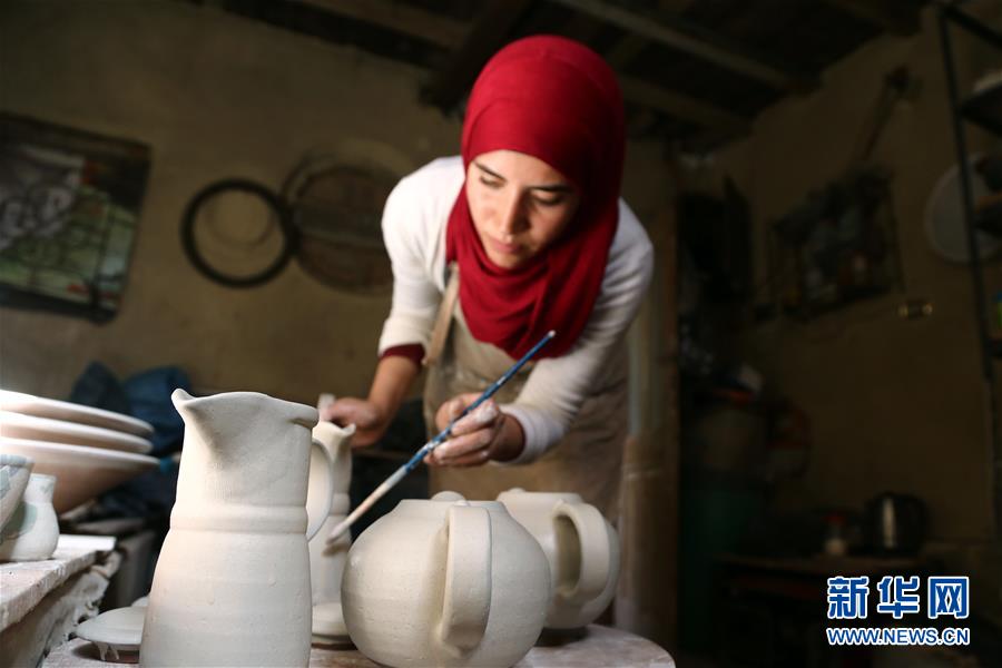 （國際&middot;圖文互動(dòng)）（3）通訊：埃及傳統(tǒng)陶藝村煥發(fā)現(xiàn)代魅力