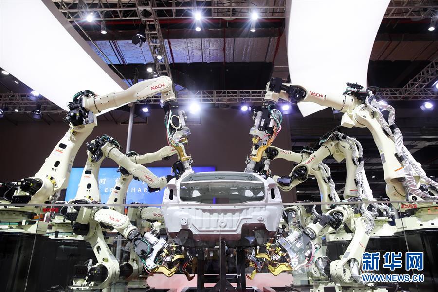 （鏡觀進(jìn)博會）&ldquo;三頭六臂&rdquo;