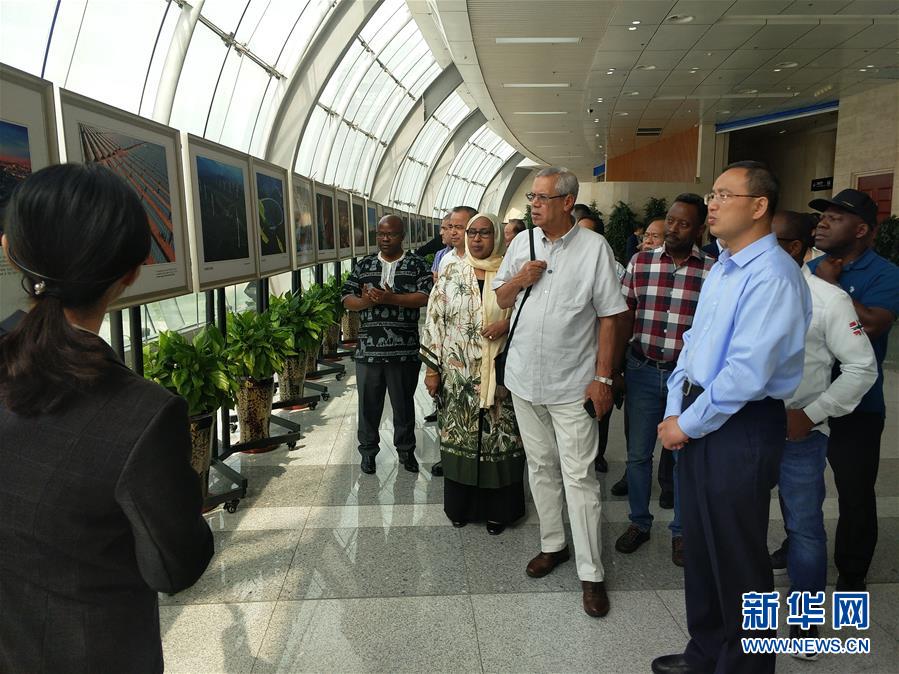 (圖文互動(dòng))(4)多國(guó)駐日內(nèi)瓦外交官走訪新疆稱(chēng)贊經(jīng)濟(jì)發(fā)展社會(huì)和諧