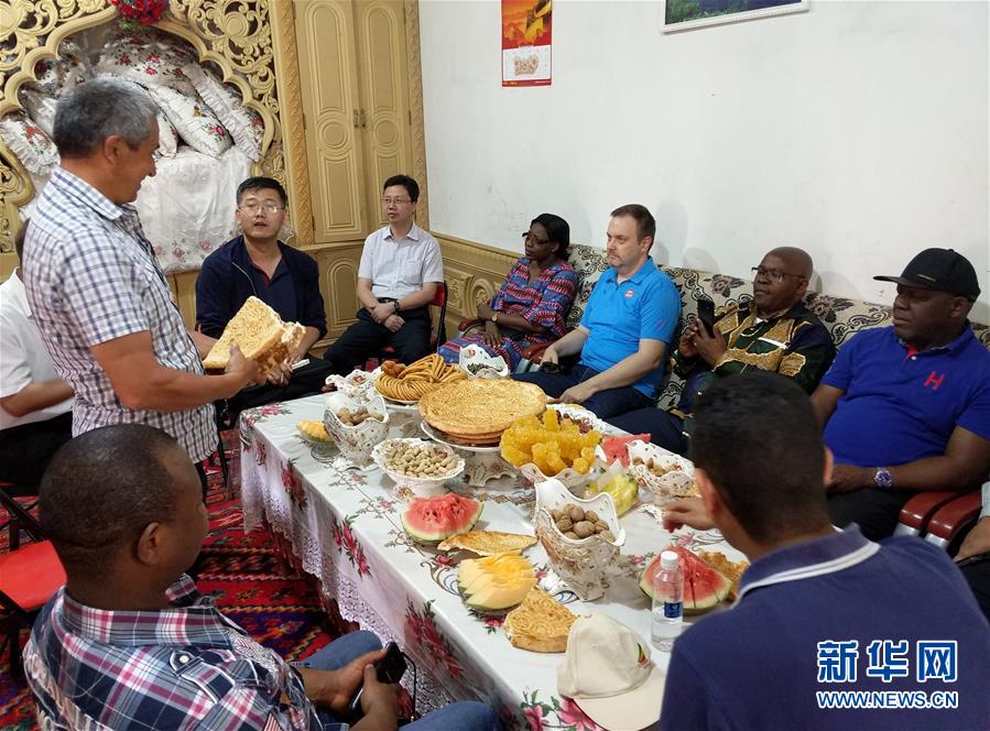 (圖文互動(dòng))(5)多國(guó)駐日內(nèi)瓦外交官走訪新疆稱(chēng)贊經(jīng)濟(jì)發(fā)展社會(huì)和諧